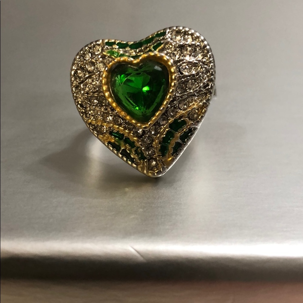 A beautiful fashion ring size 7.5